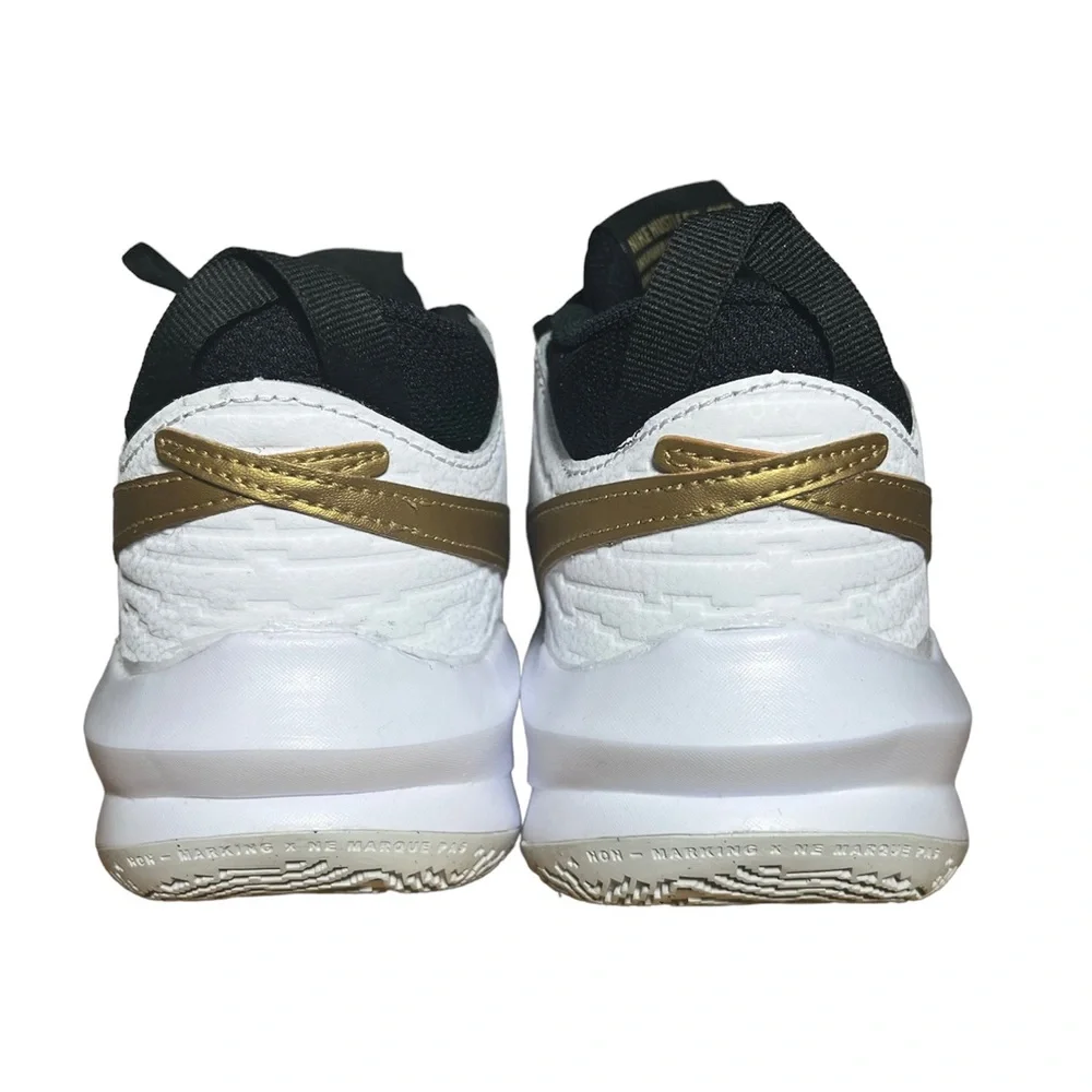 Nike TEAM HUSTLE D10 Black/White Boy‎ Shoes Sz 7Y